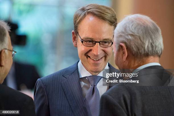 Jens Weidmann, president of the Deutsche Bundesbank, center, speaks with other attendees at a Bunsdesbank conference in Frankfurt, Germany, on...