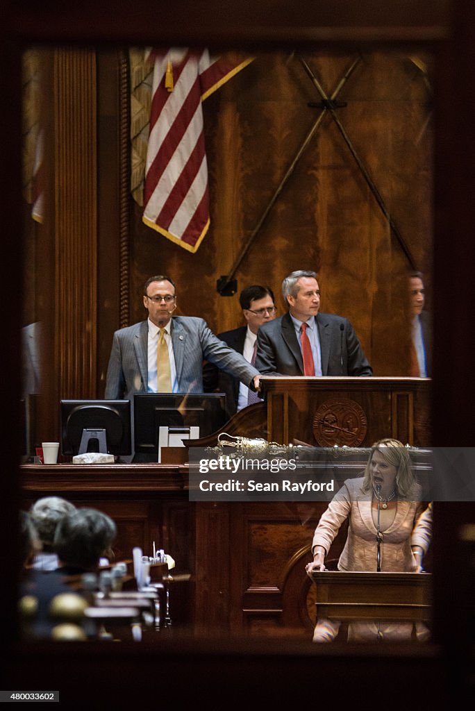 South Carolina Legislature Votes To Remove The Confederate Flag From Statehouse