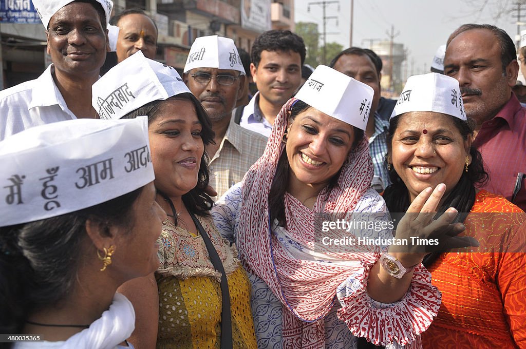 AAP Candidate Shazia Ilmi Campaigns In Ghaziabad