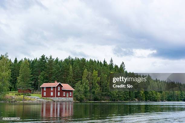 summer house at a lake in sweden - dalsland stock pictures, royalty-free photos & images