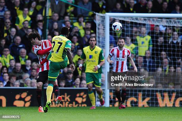 Alex Tettey of Norwich City scores their second goal during the Barclays Premier League match between Norwich City and Sunderland at Carrow Road on...