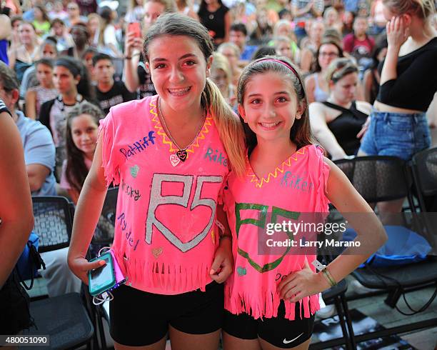 Atmosphere as R5 perform at the Mizner Park Amphitheatre on July 8, 2015 in Boca Raton, Florida.