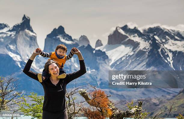 mother and son in patagonia - chile photos et images de collection