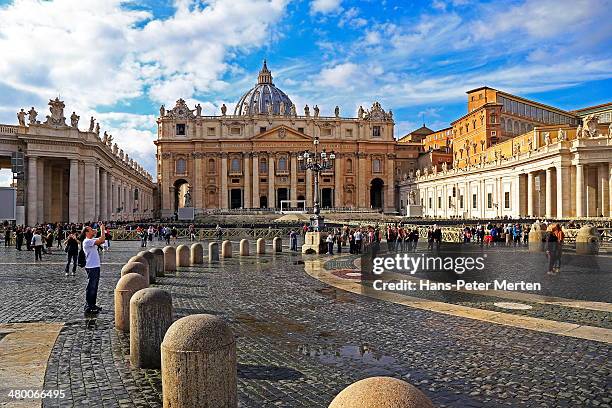 rome, vatican, piazza san pietro, italy - vatican foto e immagini stock