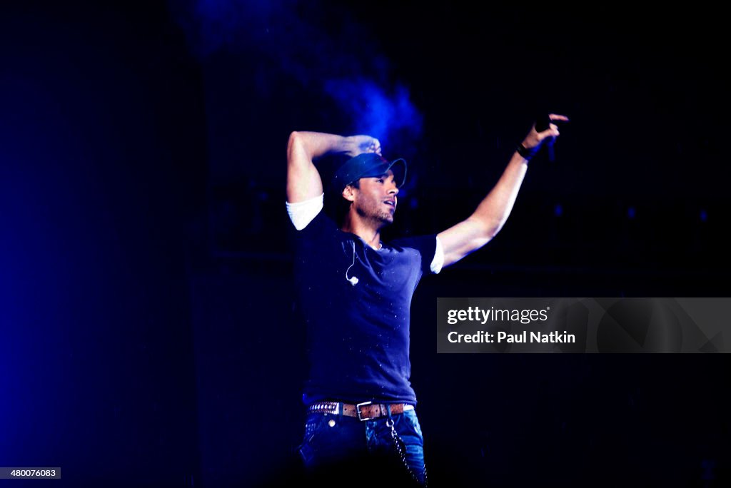 Enrique Iglesias Performs Onstage