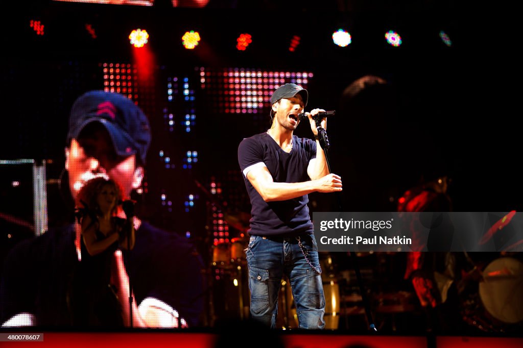 Enrique Iglesias Performs Onstage