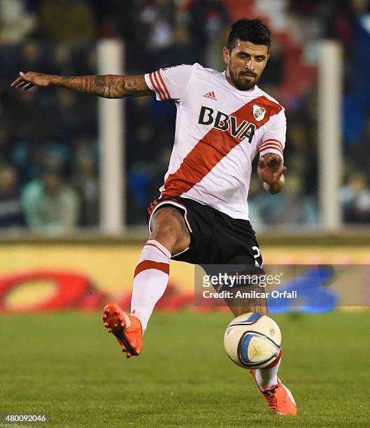 Luis Gonzalez of River Plate plays the ball during a match between Tigre and River Plate as part of 13th round of Torneo Primera Division 2015 at...