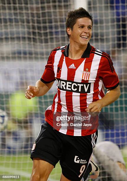 Guido Carrillo , of Estudiantes, celebrates after scoring during a match between Velez Sarsfield and Estudiantes as part of ninth round of Torneo...