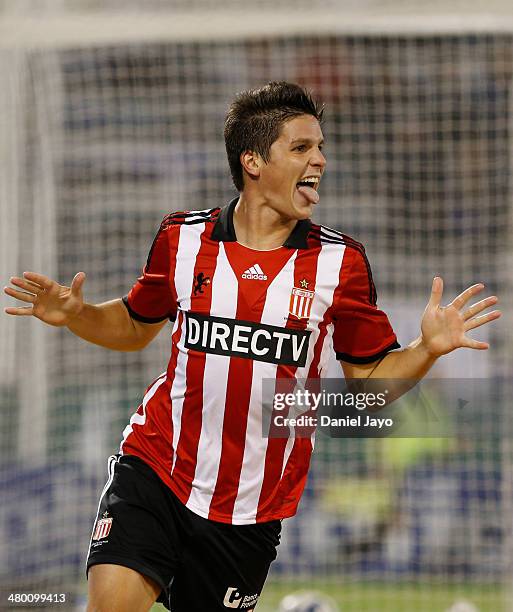 Guido Carrillo , of Estudiantes, celebrates after scoring during a match between Velez Sarsfield and Estudiantes as part of ninth round of Torneo...