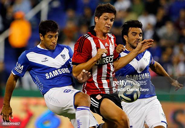 Sebastian Dominguez and Fabian Cubero fight for the ball with Guido Carrillo , of Estudiantes, during a match between Velez Sarsfield and Estudiantes...