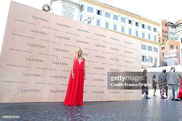 Gwyneth Paltrow attends the Valentino 'Mirabilia Romae' show as part of AltaRoma AltaModa Fashion Week Fall/Winter 2015/16 on July 9, 2015 in Rome,...