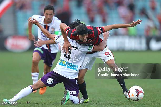 Jerome Polenz of the Wanderers competes for the ball with Ryan Edwards of the Glory during the round 24 A-League match between the Western Sydney...