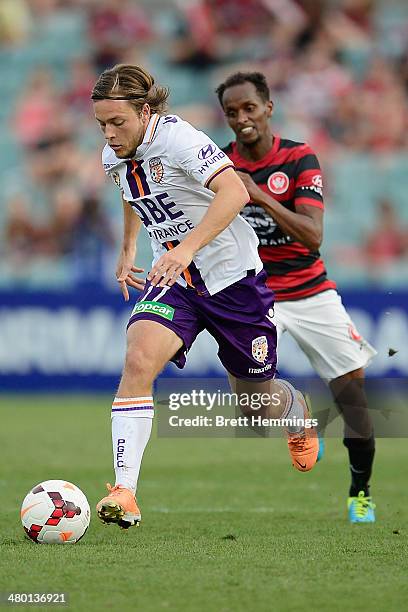 Chris Harold of Perth runs with the ball during the round 24 A-League match between the Western Sydney Wanderers and Perth Glory at Parramatta...