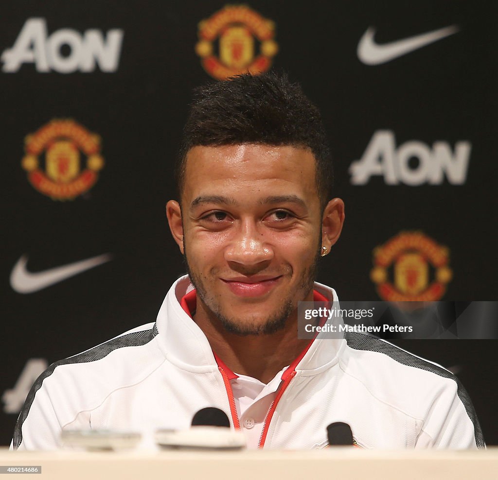 Memphis Depay Welcome Press Conference at Manchester United