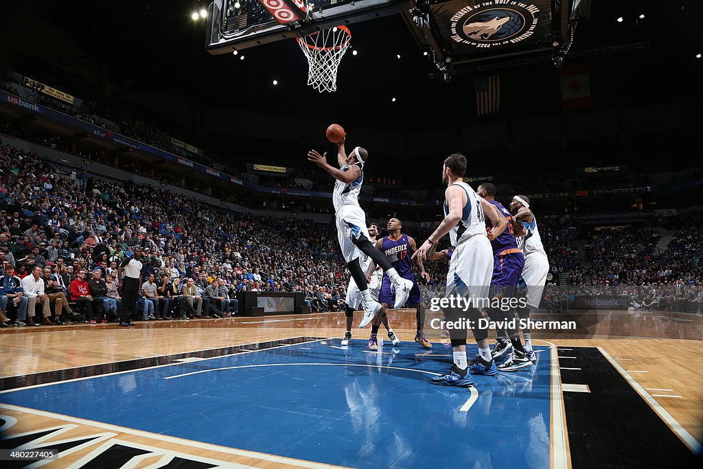 Phoenix Suns v Minnesota Timberwolves