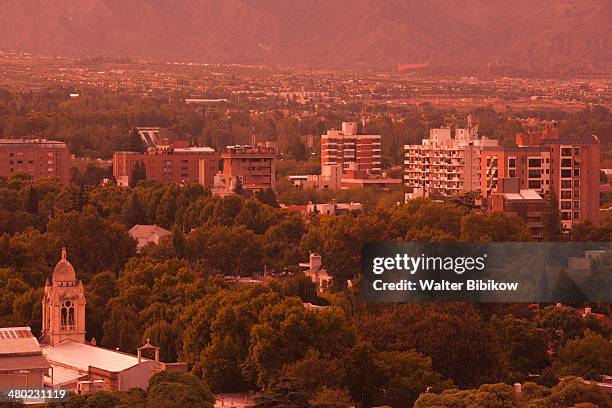 view of suburbs towards parque san martin - mendoza stadt stock-fotos und bilder