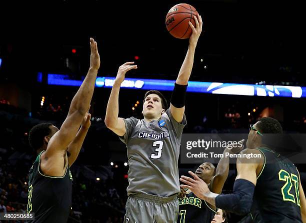Doug McDermott of the Creighton Bluejays takes a shot as Rico Gathers and Isaiah Austin of the Baylor Bears defend during the third round of the 2014...