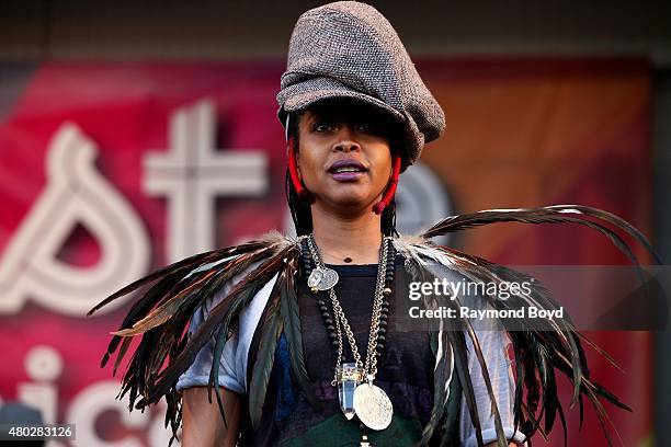 Badu Singer Erykah Badu Performs In Chicago Illinois Photos and Premium High Res ...