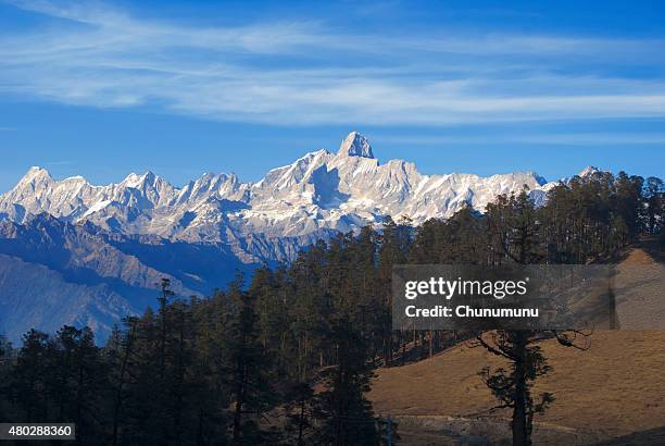 rolwaling mountain range in nepal - kathmandu mountains stock pictures, royalty-free photos & images