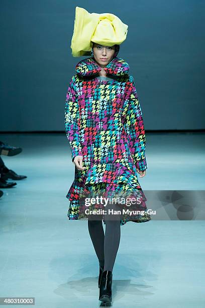 Model showcases designs on the runway during the Singapore Designers Showcase show as part of Seoul Fashion Week A/W 2014 on March 24 in Seoul, South...