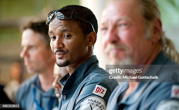 Workers during the visit of German Foreign Minister Frank-Walter Steinmeier to the construction site of the new building of the departments for...