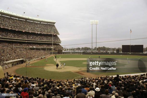 World Series: Overall view of field as Baltimore Orioles Paul Blair takes at bat vs New York Mets at Shea Stadium. Game 3. Flushing, NY CREDIT: Neil...
