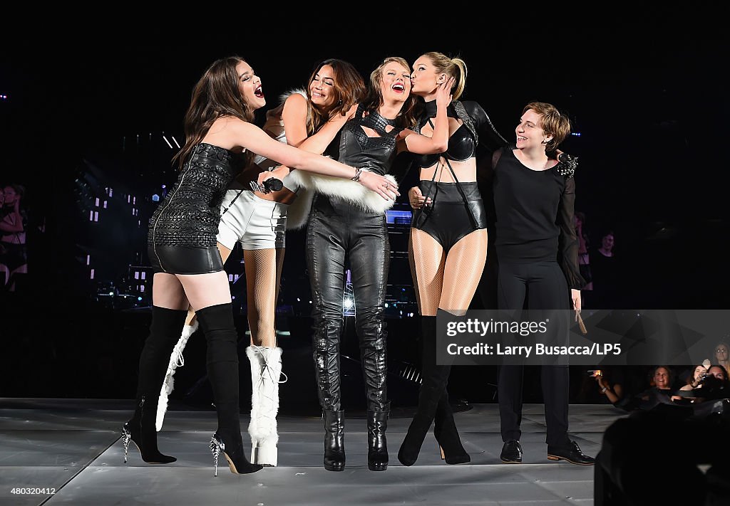 Taylor Swift The 1989 World Tour Live In New Jersey - Night 1