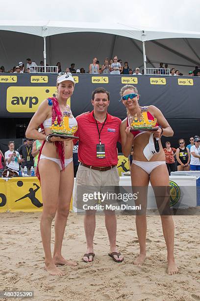 Kerri Walsh-Jennings and April Ross pose with Mayor Michael Yenni at the AVP New Orleans Open at Laketown on May 24, 2015 in Kenner, Louisiana.