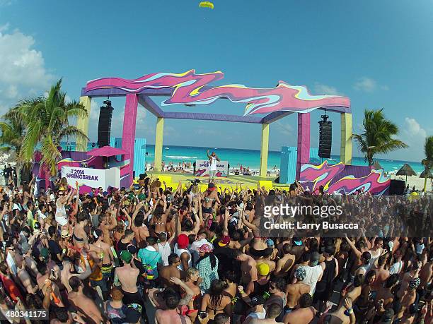 Trey Songz performs onstage at mtvU Spring Break 2014 at the Grand Oasis Hotel on March 21, 2014 in Cancun, Mexico. "mtvU Spring Break"? starts...