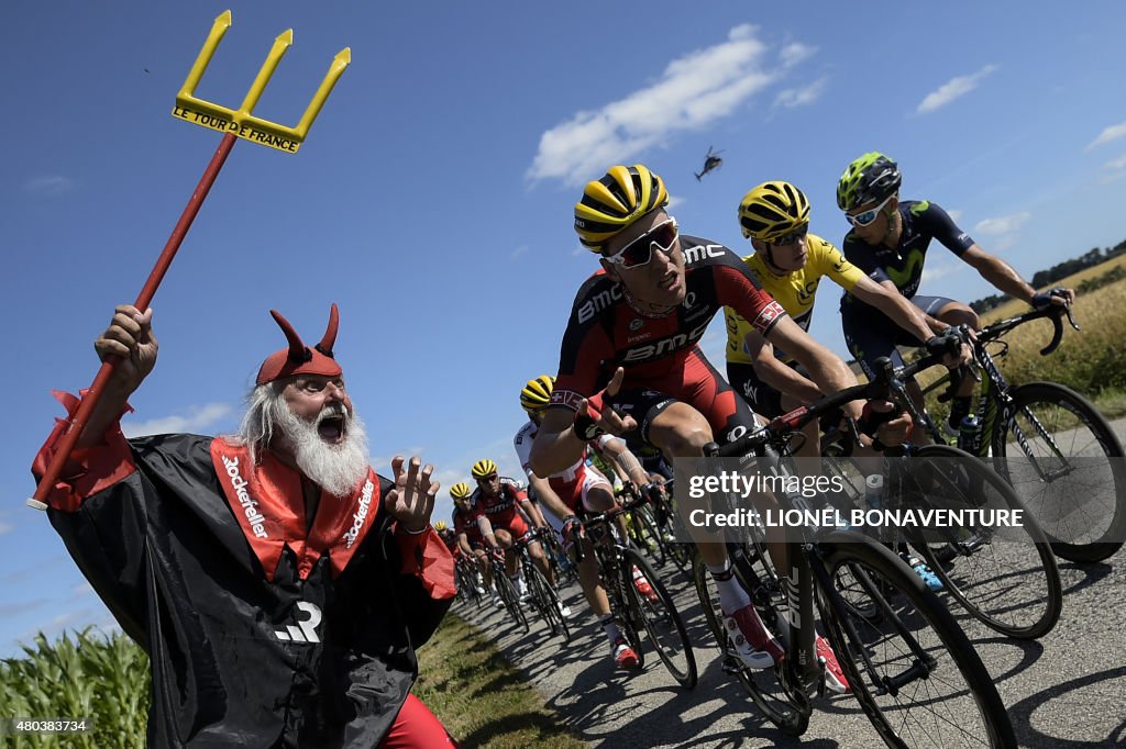 TOPSHOT-CYCLING-FRA-TDF2015-FANS