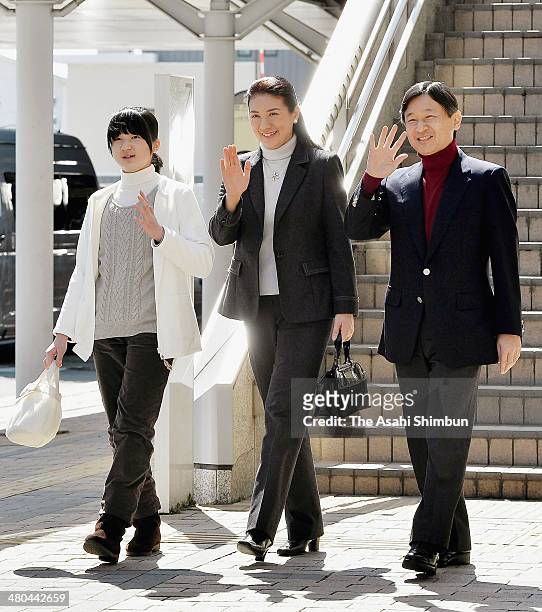 Princess Aiko, Crown Princess Masako and Crown Prince Naruhito wave to well-wishers upon arrival at Nagano Station on March 24, 2014 in Nagano,...