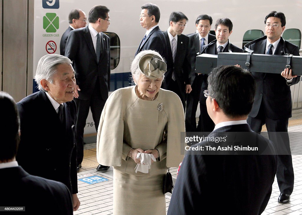 Emperor Akihito Visits Ise Shrine