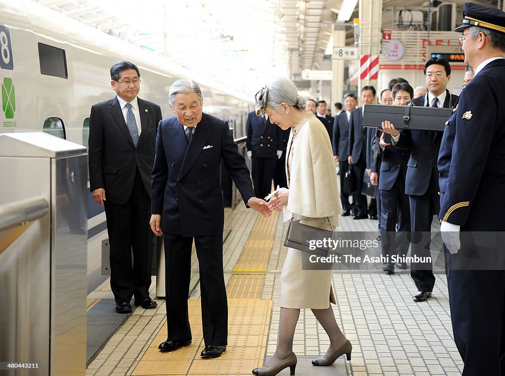 Emperor Akihito Visits Ise Shrine