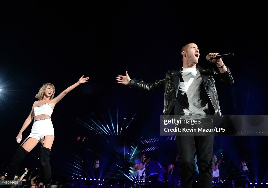 Taylor Swift The 1989 World Tour Live In New Jersey - Night 2
