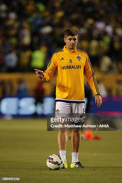 Steven Gerrard of LA Galaxy warms up before his debut ahead of the International Champions Cup match between Club America and LA Galaxy at StubHub...