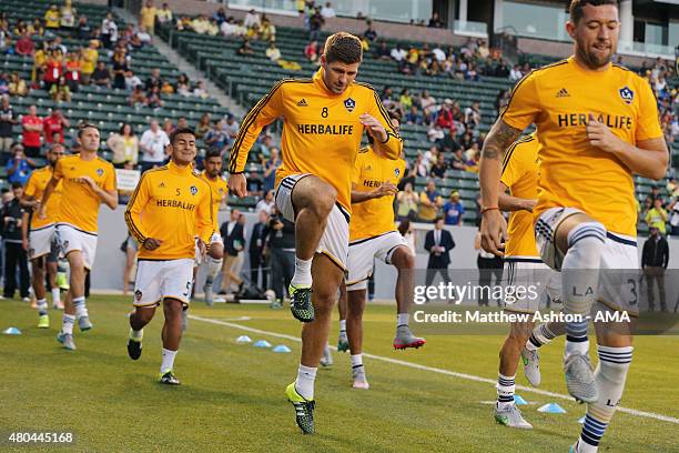 Steven Gerrard of LA Galaxy warms up before his debut ahead of the International Champions Cup match between Club America and LA Galaxy at StubHub...