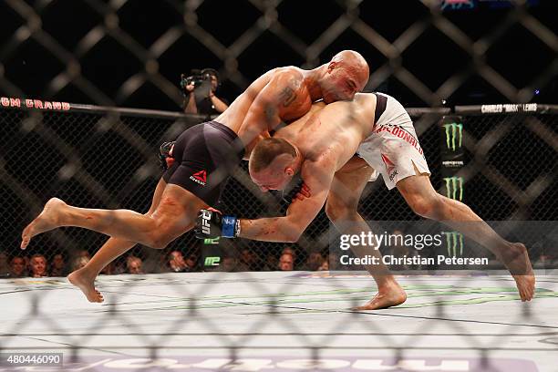 Ufc Rory Break 238 Robbie Lawler Rory Macdonald Photos & High Res Pictures - Getty Images