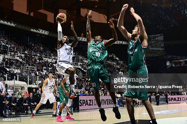 Dwight Hardy of Granarolo competes with Angelo Gigli and Troy Bell of Grissin Bon during the LagaBasket match between Granarolo Bologna and Grissin...