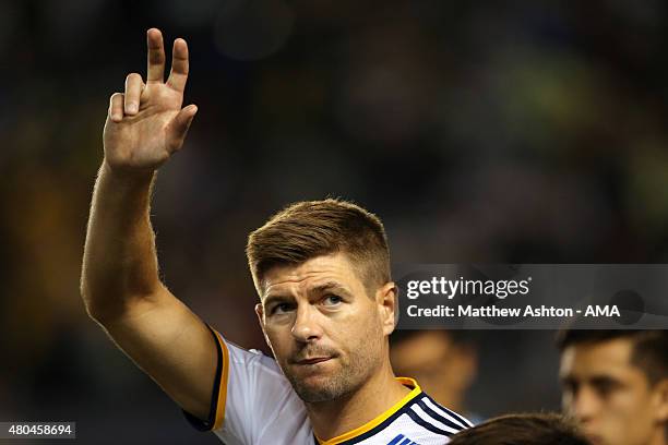 Steven Gerrard of LA Galaxy waves to the crowd on his debut during the International Champions Cup match between Club America and LA Galaxy at...