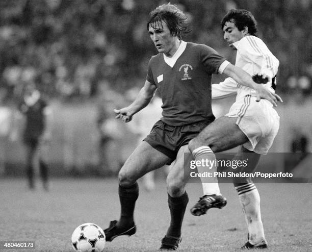 Kenny Dalglish in action for Liverpool during the European Cup Final between Real Madrid and Liverpool at the Parc des Princes in Paris, 27th May...