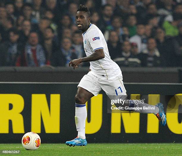 Silvestre Varela of FC Porto in action during the UEFA Europa League Round of 16 match between SSC Napoli and FC Porto at Stadio San Paolo on March...