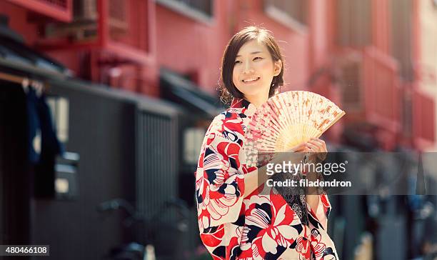 japanese mulher com leque em suas mãos - leque - fotografias e filmes do acervo