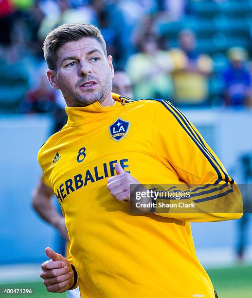 Steven Gerrard of Los Angeles Galaxy warms up before the International Champions Cup 2015 match between Club America and Los Angeles Galaxy at the...