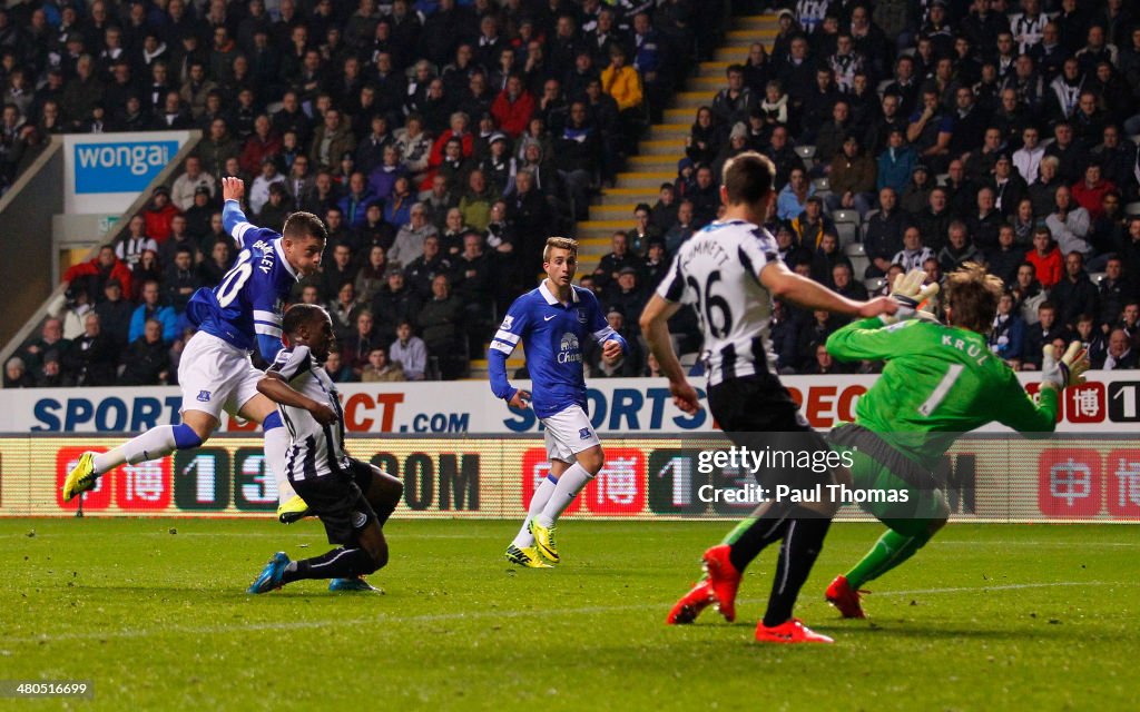 Newcastle United v Everton - Premier League