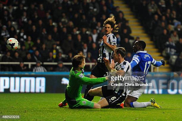 Romelu Lukaku of Everton scores their second goal past Tim Krul of Newcastle United during the Barclays Premier League match between Newcastle United...