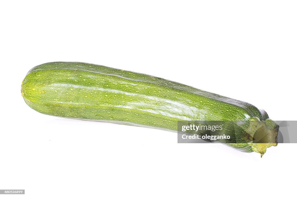 Légumes frais de courgettes isolé sur fond blanc