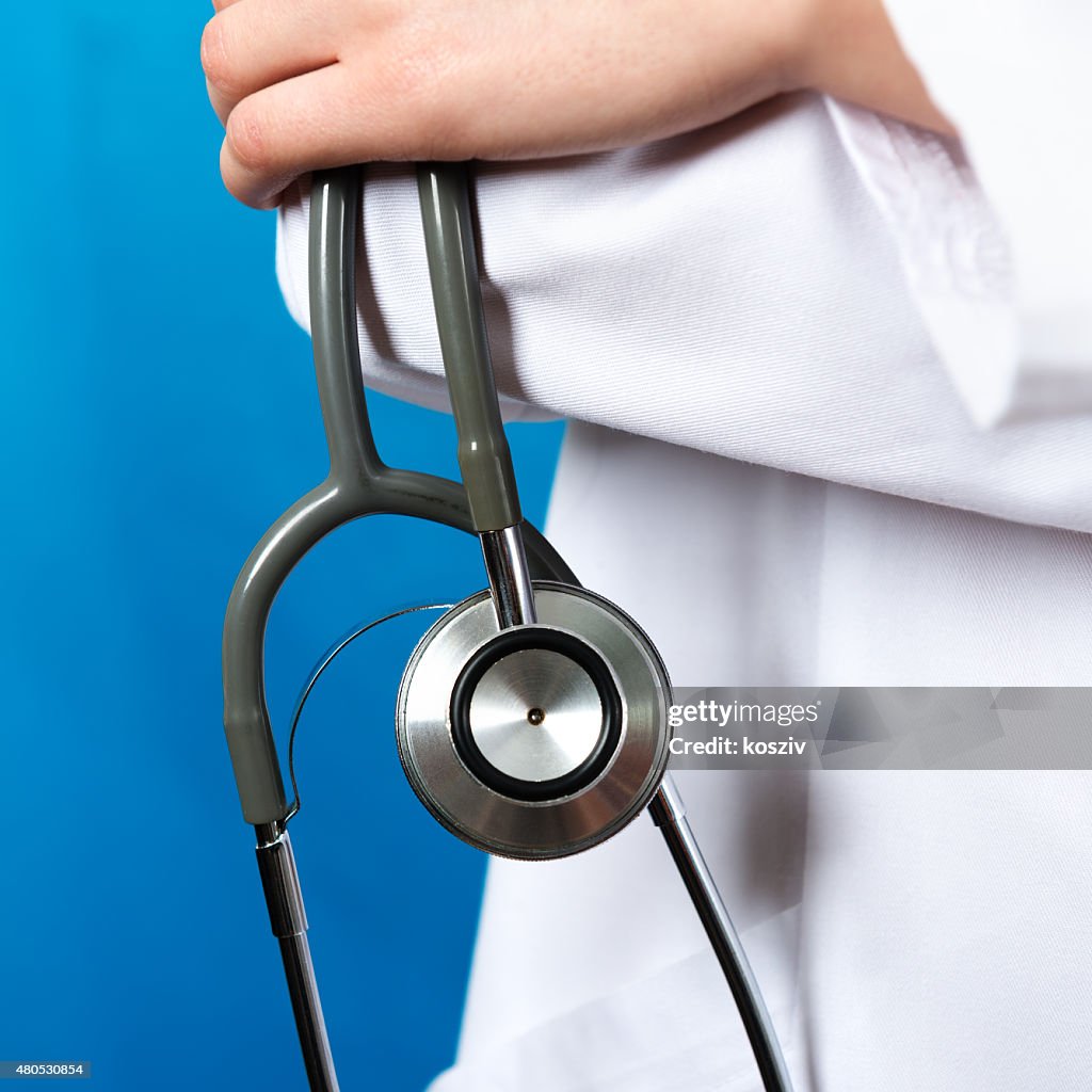 Medizin Arzt mit einem Stethoskop Blau