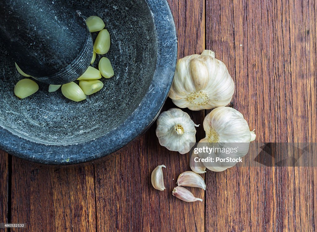 Garlic with Pestle and mortar