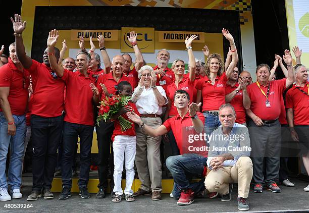 Basile Boli, Paul Belmondo, PDG of Look Dominique Bergin, Professeur Francine Leca, Sylvie Tellier, Magali Lefloch, Guy Roux, kneeling Stephane...