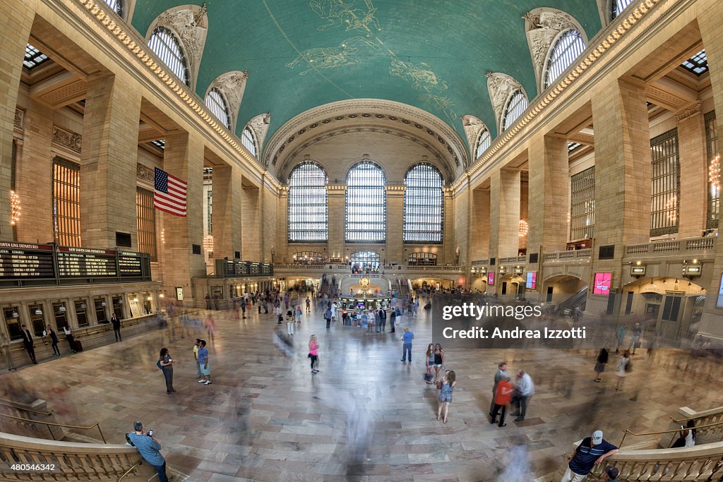 Grand Central station is full of people